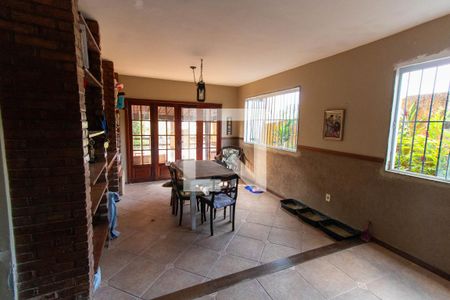 Casa à venda com 860m², 3 quartos e 3 vagas Casa à venda com 860m², 3 quartos e 3 vagasSala de Jantar