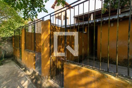 Casa à venda com 860m², 3 quartos e 3 vagas Casa à venda com 860m², 3 quartos e 3 vagasÁrea externa