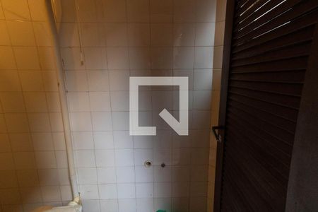Casa à venda com 860m², 3 quartos e 3 vagas Casa à venda com 860m², 3 quartos e 3 vagasÁrea de serviço - Banheiro