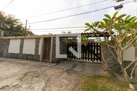 Casa à venda com 860m², 3 quartos e 3 vagas Casa à venda com 860m², 3 quartos e 3 vagasFachada