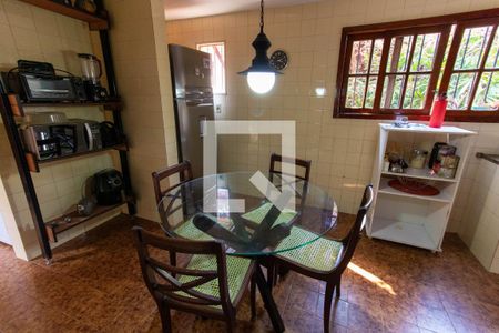 Casa à venda com 860m², 3 quartos e 3 vagas Casa à venda com 860m², 3 quartos e 3 vagasCozinha