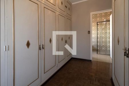 Casa à venda com 240m², 4 quartos e 2 vagascloset na suíte2