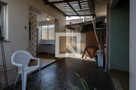 Casa à venda com 240m², 4 quartos e 2 vagasquintal com espaço para a churrasqueira