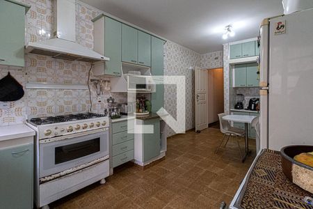 Casa à venda com 240m², 4 quartos e 2 vagascozinha