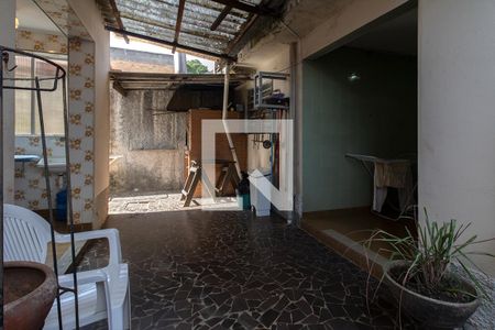 Casa à venda com 240m², 4 quartos e 2 vagasquintal com espaço para a churrasqueira