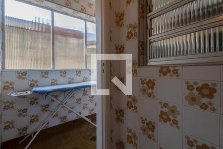 Casa à venda com 240m², 4 quartos e 2 vagasbanheiro na área de serviço