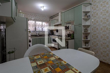 Casa à venda com 240m², 4 quartos e 2 vagascozinha