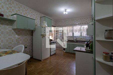 Casa à venda com 240m², 4 quartos e 2 vagascozinha