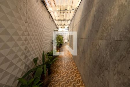 Casa à venda com 240m², 4 quartos e 2 vagascorredor para a garagem