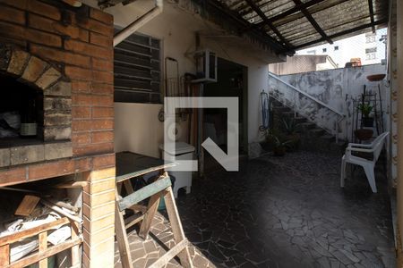 Casa à venda com 240m², 4 quartos e 2 vagasquintal com espaço para a churrasqueira