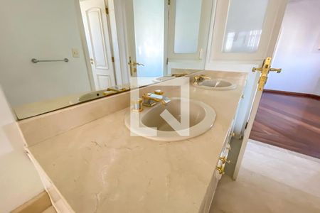 Apartamento para alugar com 400m², 3 quartos e 5 vagas Apartamento para alugar com 400m², 3 quartos e 5 vagasBanheiro da Suíte 3