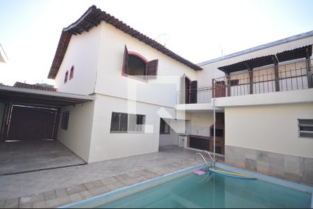 Casa à venda com 360m², 4 quartos e 10 vagasPiscina
