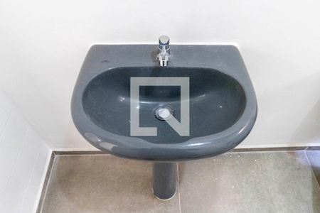 Casa para alugar com 80m², 3 quartos e 2 vagasBanheiro Social