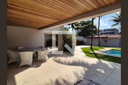 Casa de condomínio para alugar com 715m², 5 quartos e 4 vagas Casa de condomínio para alugar com 715m², 5 quartos e 4 vagasVaranda