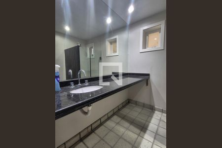 Casa de condomínio para alugar com 715m², 5 quartos e 4 vagas Casa de condomínio para alugar com 715m², 5 quartos e 4 vagasBanheiro Social 2
