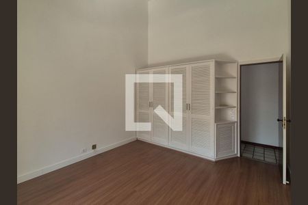 Casa de condomínio para alugar com 715m², 5 quartos e 4 vagas Casa de condomínio para alugar com 715m², 5 quartos e 4 vagasQuarto 2