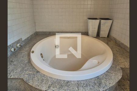 Casa de condomínio para alugar com 715m², 5 quartos e 4 vagas Casa de condomínio para alugar com 715m², 5 quartos e 4 vagasBanheiro da Suíte 2