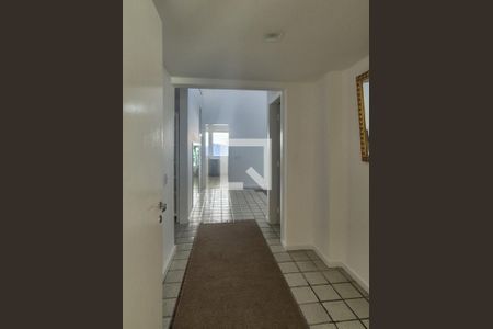 Casa de condomínio para alugar com 715m², 5 quartos e 4 vagas Casa de condomínio para alugar com 715m², 5 quartos e 4 vagasCorredor
