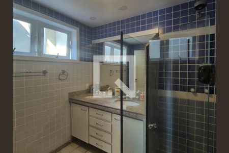 Casa de condomínio para alugar com 715m², 5 quartos e 4 vagas Casa de condomínio para alugar com 715m², 5 quartos e 4 vagasBanheiro da Suite 1