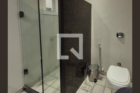 Casa de condomínio para alugar com 715m², 5 quartos e 4 vagas Casa de condomínio para alugar com 715m², 5 quartos e 4 vagasBanheiro Social 2