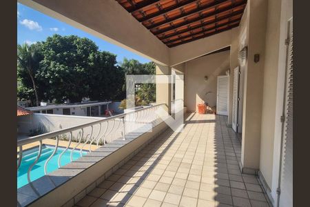 Casa de condomínio para alugar com 715m², 5 quartos e 4 vagas Casa de condomínio para alugar com 715m², 5 quartos e 4 vagasVaranda