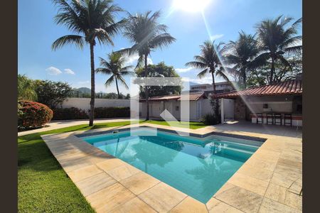 Casa de condomínio para alugar com 715m², 5 quartos e 4 vagas Casa de condomínio para alugar com 715m², 5 quartos e 4 vagasÁrea externa