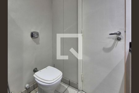 Casa de condomínio para alugar com 715m², 5 quartos e 4 vagas Casa de condomínio para alugar com 715m², 5 quartos e 4 vagasBanheiro Social 2