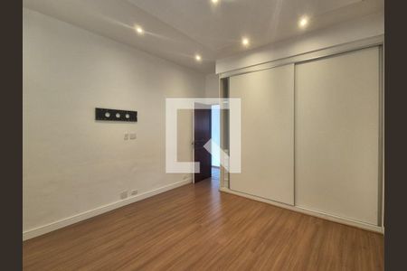 Casa de condomínio para alugar com 715m², 5 quartos e 4 vagas Casa de condomínio para alugar com 715m², 5 quartos e 4 vagasQuarto 3