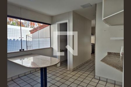 Casa de condomínio para alugar com 715m², 5 quartos e 4 vagas Casa de condomínio para alugar com 715m², 5 quartos e 4 vagasCozinha