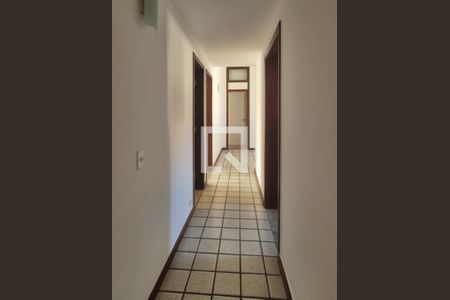 Casa de condomínio para alugar com 715m², 5 quartos e 4 vagas Casa de condomínio para alugar com 715m², 5 quartos e 4 vagasCorredor