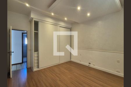 Casa de condomínio para alugar com 715m², 5 quartos e 4 vagas Casa de condomínio para alugar com 715m², 5 quartos e 4 vagasQuarto 3