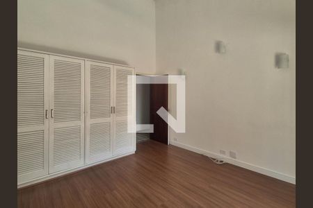 Casa de condomínio para alugar com 715m², 5 quartos e 4 vagas Casa de condomínio para alugar com 715m², 5 quartos e 4 vagasQuarto 2