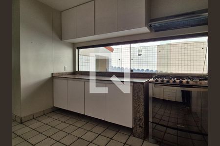 Casa de condomínio para alugar com 715m², 5 quartos e 4 vagas Casa de condomínio para alugar com 715m², 5 quartos e 4 vagasCozinha
