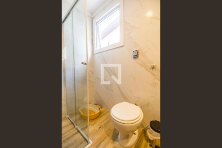 Casa de condomínio à venda com 300m², 4 quartos e 4 vagas Casa de condomínio à venda com 300m², 4 quartos e 4 vagasBanheiro