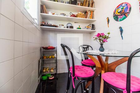 Casa de condomínio à venda com 300m², 4 quartos e 4 vagas Casa de condomínio à venda com 300m², 4 quartos e 4 vagasCozinha