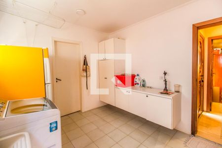 Casa de condomínio à venda com 300m², 4 quartos e 4 vagas Casa de condomínio à venda com 300m², 4 quartos e 4 vagasÁrea de Serviço