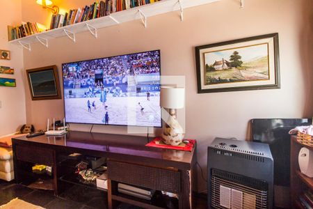 Casa de condomínio à venda com 300m², 4 quartos e 4 vagas Casa de condomínio à venda com 300m², 4 quartos e 4 vagasSala de TV