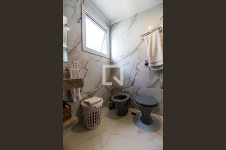 Casa de condomínio à venda com 300m², 4 quartos e 4 vagas Casa de condomínio à venda com 300m², 4 quartos e 4 vagasBanheiro da Suíte 2