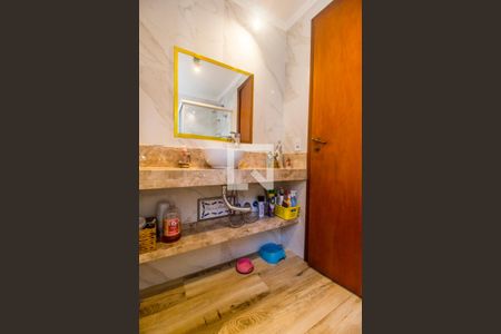 Casa de condomínio à venda com 300m², 4 quartos e 4 vagas Casa de condomínio à venda com 300m², 4 quartos e 4 vagasBanheiro