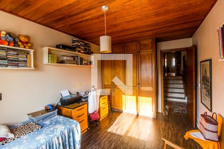 Casa de condomínio à venda com 300m², 4 quartos e 4 vagas Casa de condomínio à venda com 300m², 4 quartos e 4 vagasQuarto 3