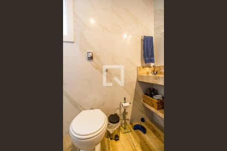 Casa de condomínio à venda com 300m², 4 quartos e 4 vagas Casa de condomínio à venda com 300m², 4 quartos e 4 vagasBanheiro