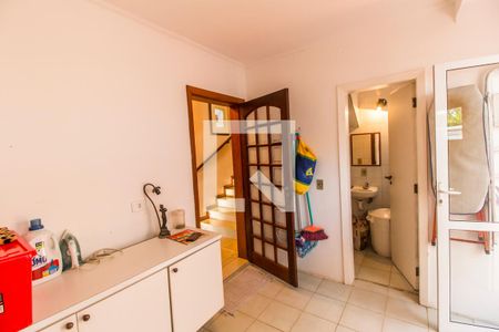 Casa de condomínio à venda com 300m², 4 quartos e 4 vagas Casa de condomínio à venda com 300m², 4 quartos e 4 vagasÁrea de Serviço