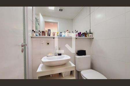 Apartamento à venda com 99m², 2 quartos e 2 vagasBanheiro da Suíte