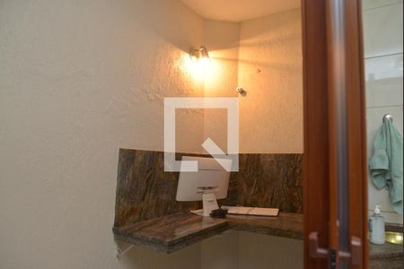 Casa para alugar com 145m², 2 quartos e sem vagaÁrea de serviço - Banheiro 