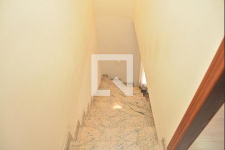 Casa para alugar com 145m², 2 quartos e sem vagaEscada