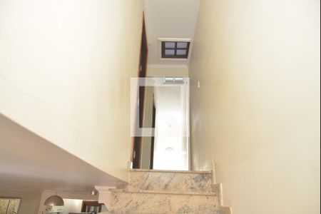 Casa para alugar com 145m², 2 quartos e sem vagaEscada