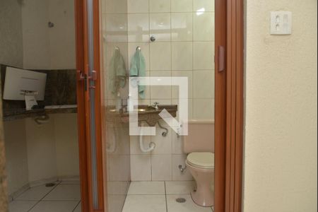 Casa para alugar com 145m², 2 quartos e sem vagaÁrea de serviço - Banheiro 