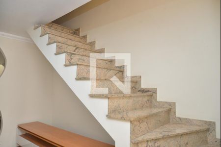 Casa para alugar com 145m², 2 quartos e sem vagaEscada