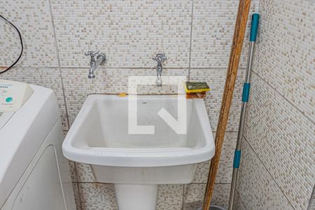 Casa à venda com 230m², 4 quartos e 2 vagasÁrea de serviço e quintal com churrasqueira