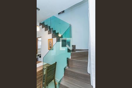 Casa à venda com 230m², 4 quartos e 2 vagasEscada